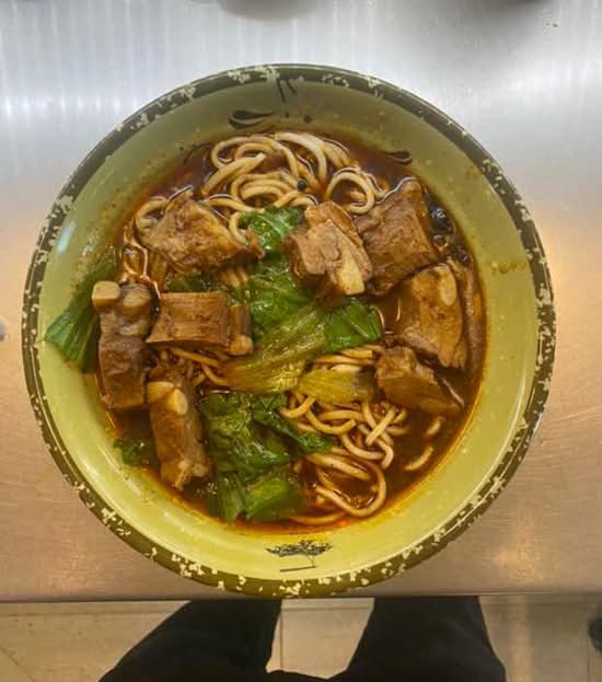 卤排骨面Noodles with braised pork ribs in soup